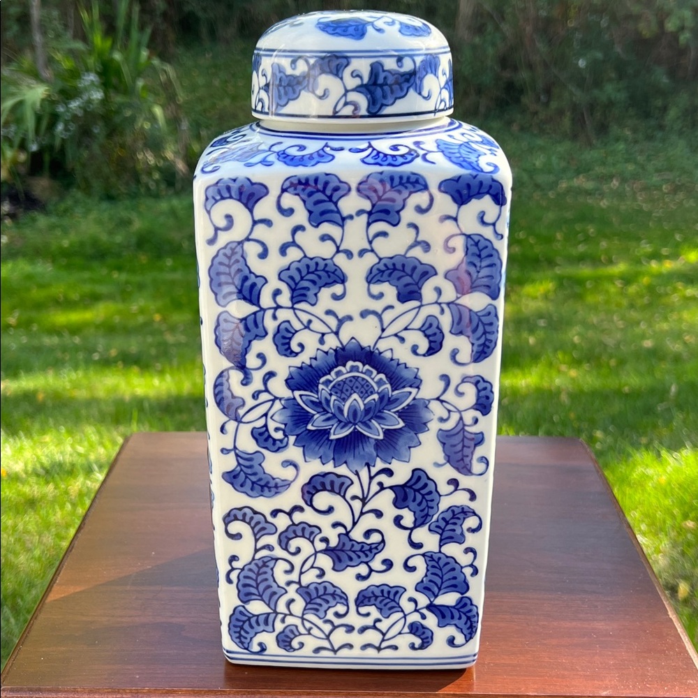 Large Vintage Blue & White Chinoiserie Double Happiness Tea Ginger Jar w/ Lid
